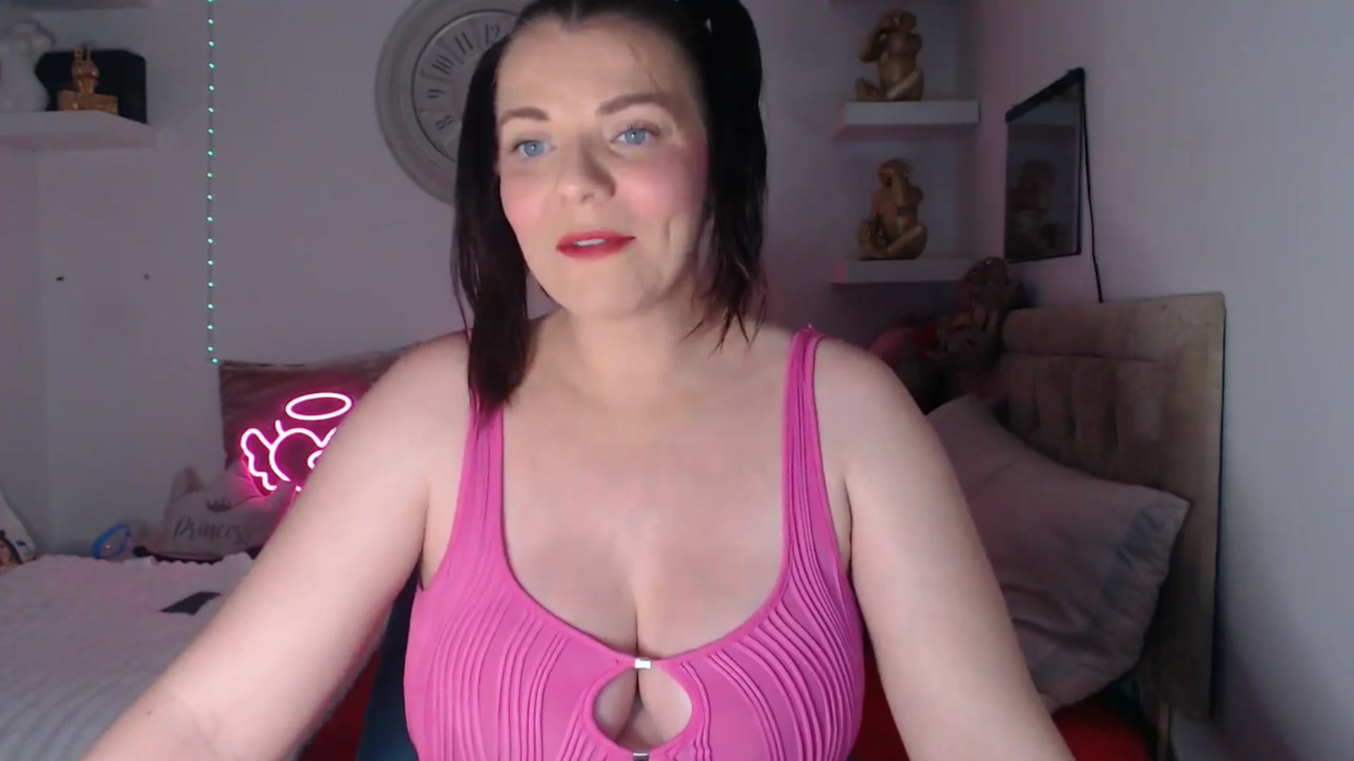 Gallery image thumbnail from innocentSamx's myfreecams stream on, 04/15/2025, 19:54 image 9 of 20