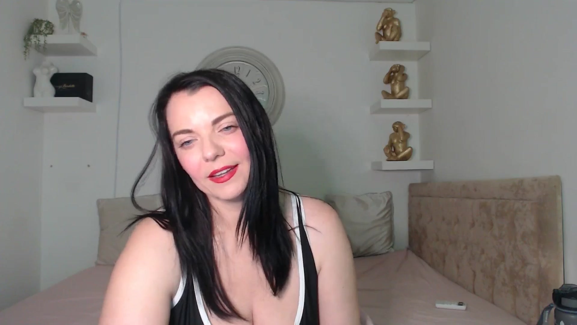 Gallery image thumbnail from innocentSamx's myfreecams stream on, 11/16/2025, 15:13 image 2 of 20