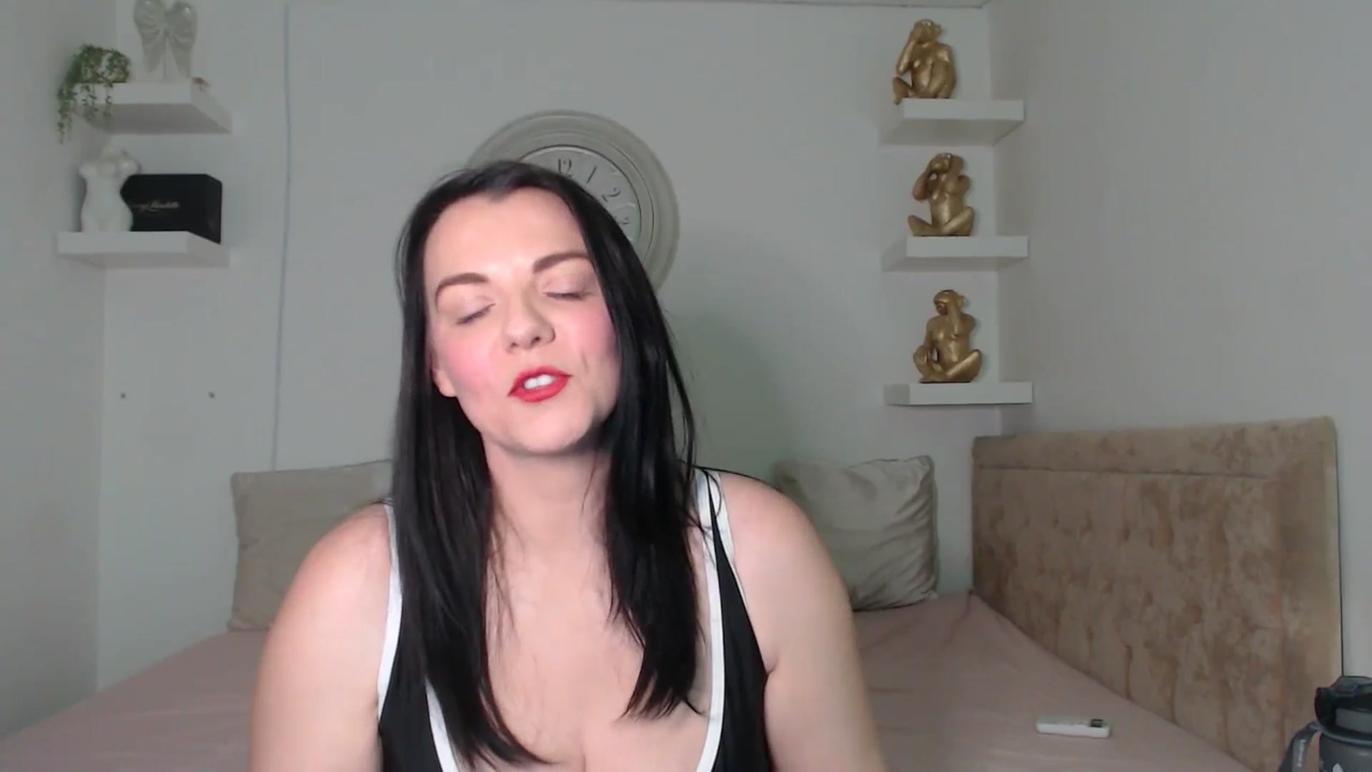 Gallery image thumbnail from innocentSamx's myfreecams stream on, 11/16/2025, 15:13 image 7 of 20