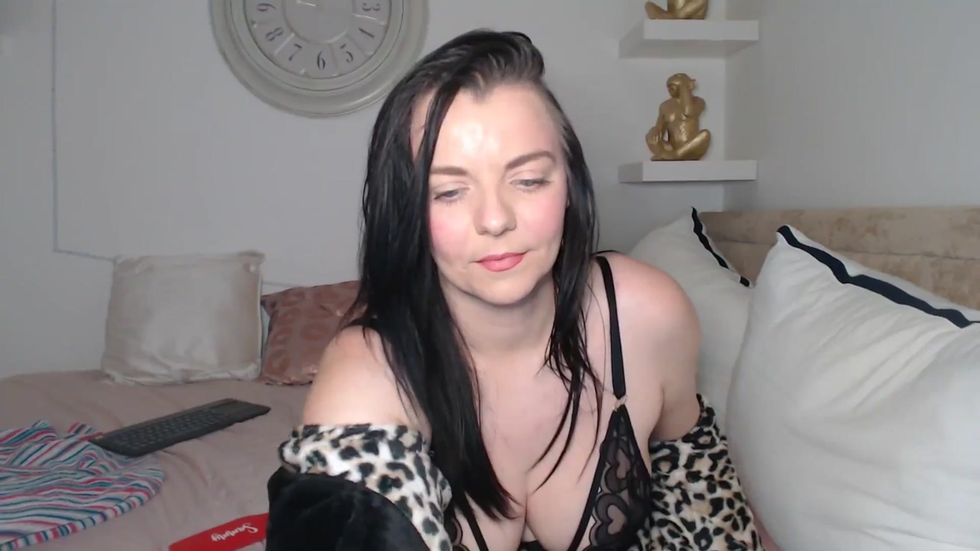 Gallery image thumbnail from innocentSamx's myfreecams stream on, 12/28/2025, 15:24 image 16 of 20