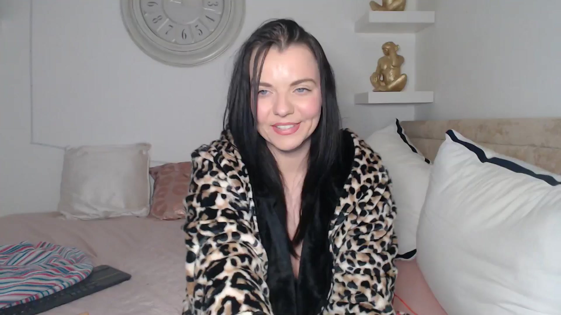 Gallery image thumbnail from innocentSamx's myfreecams stream on, 12/28/2025, 15:24 image 5 of 20
