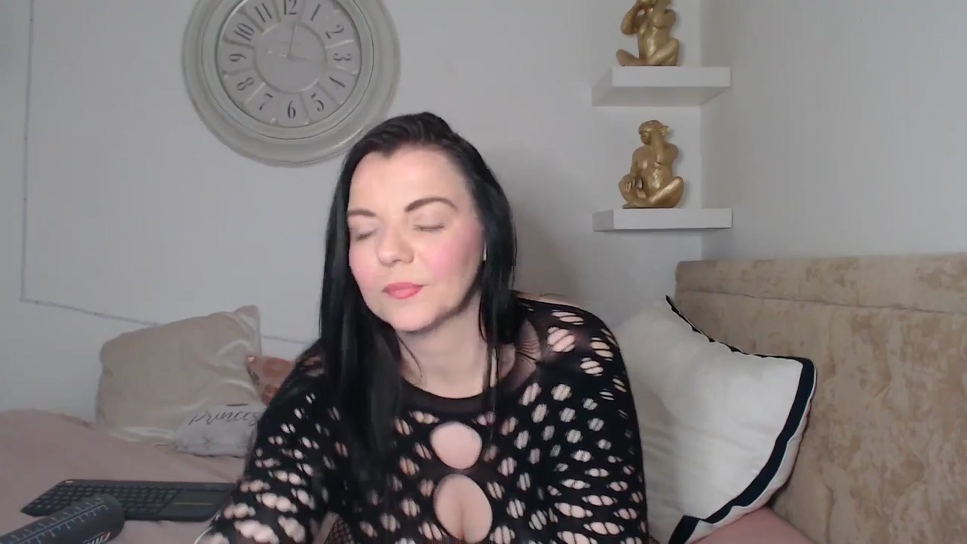 Gallery image thumbnail from innocentSamx's myfreecams stream on, 01/10/2026, 21:20 image 13 of 20