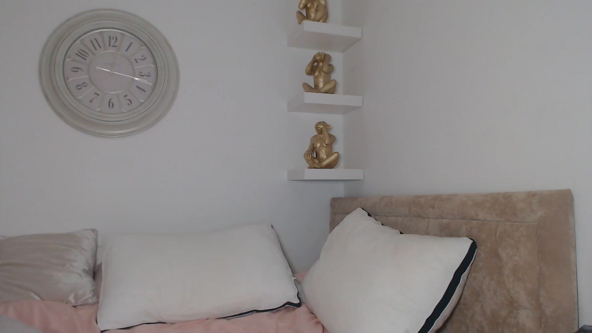 Gallery image thumbnail from innocentSamx's myfreecams stream on, 02/01/2026, 16:34 image 8 of 20