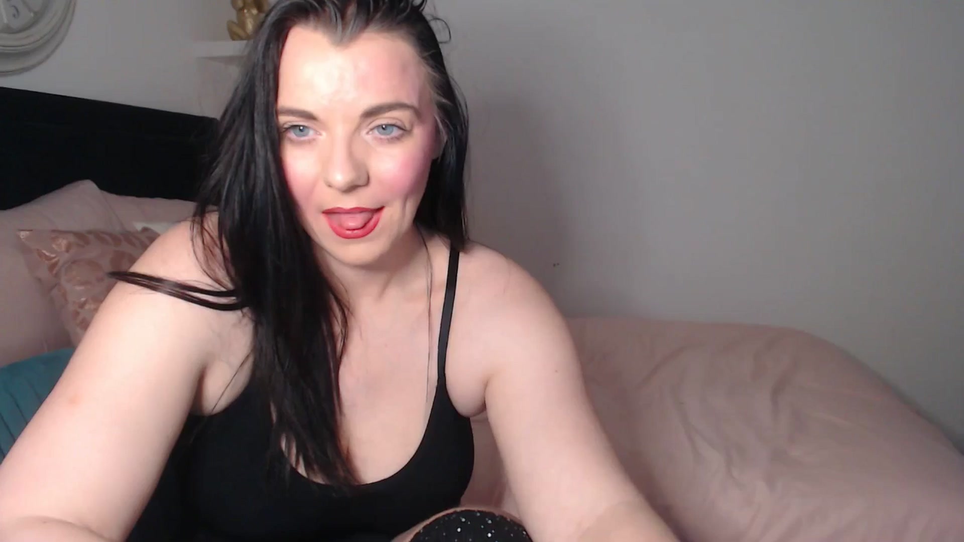 Gallery image thumbnail from innocentSamx's myfreecams stream on, 03/18/2026, 12:17 image 7 of 20