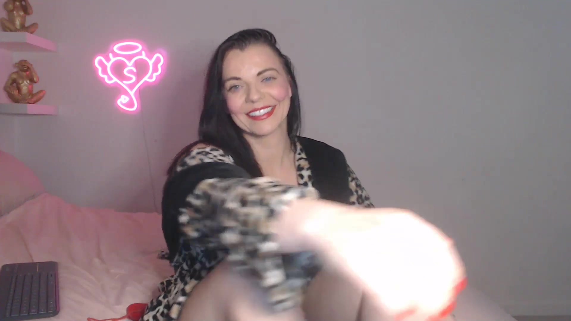 Gallery image thumbnail from innocentSamx's myfreecams stream on, 04/09/2026, 13:27 image 10 of 20