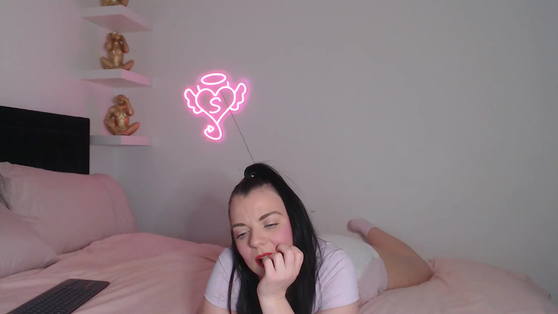 Gallery image thumbnail from innocentSamx's myfreecams stream on, 04/17/2026, 14:05 image 17 of 20
