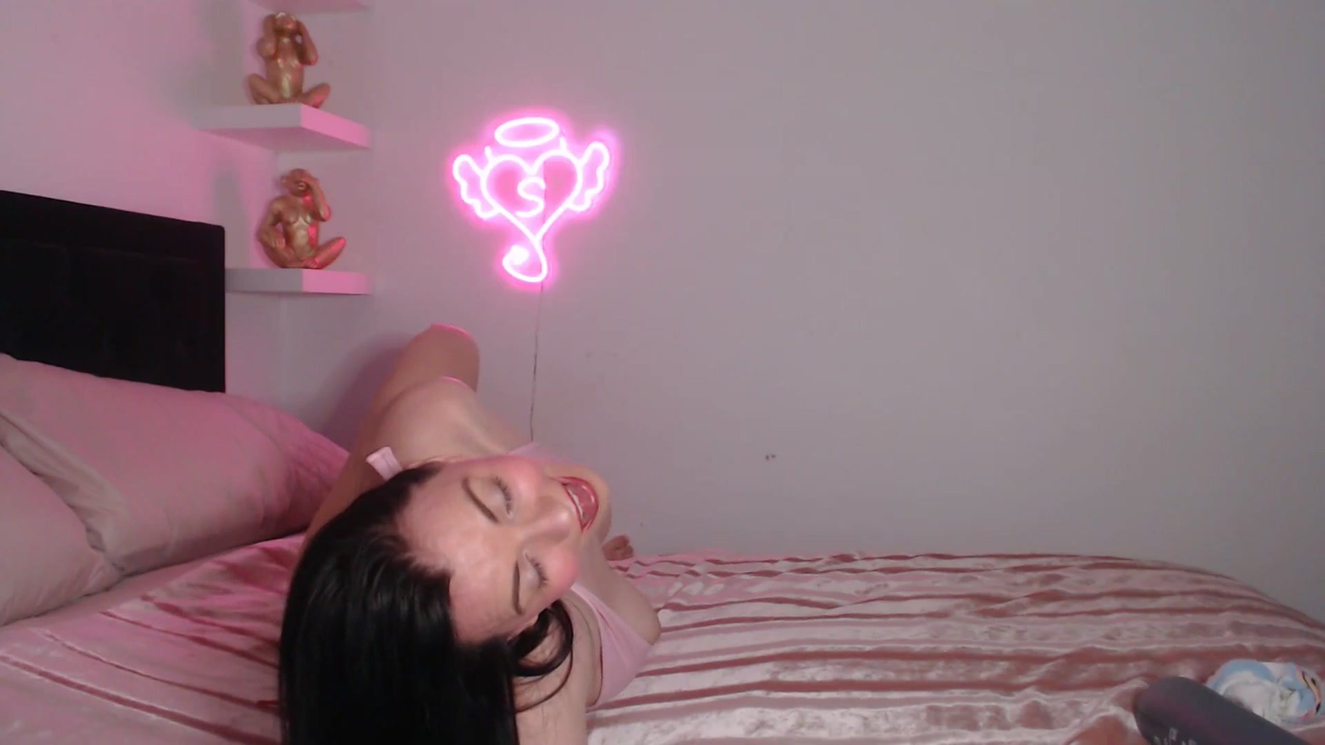 Gallery image thumbnail from innocentSamx's myfreecams stream on, 04/25/2026, 13:09 image 9 of 20