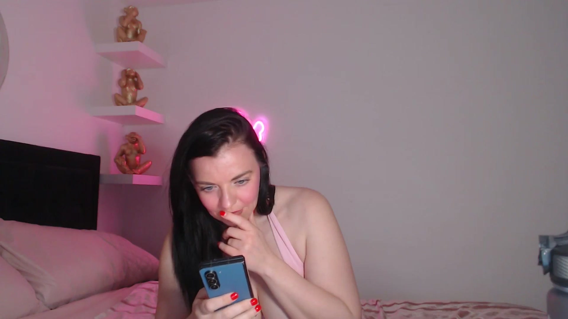 Gallery image thumbnail from innocentSamx's myfreecams stream on, 04/25/2026, 14:07 image 13 of 20