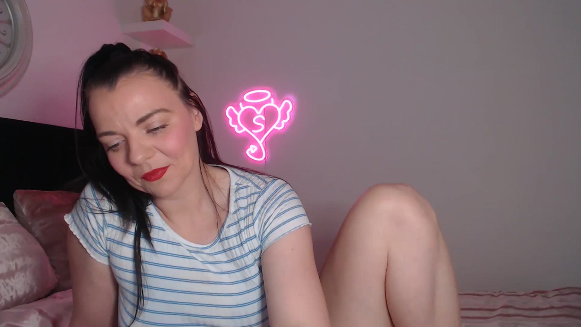 Gallery image thumbnail from innocentSamx's myfreecams stream on, 04/29/2026, 10:18 image 15 of 20