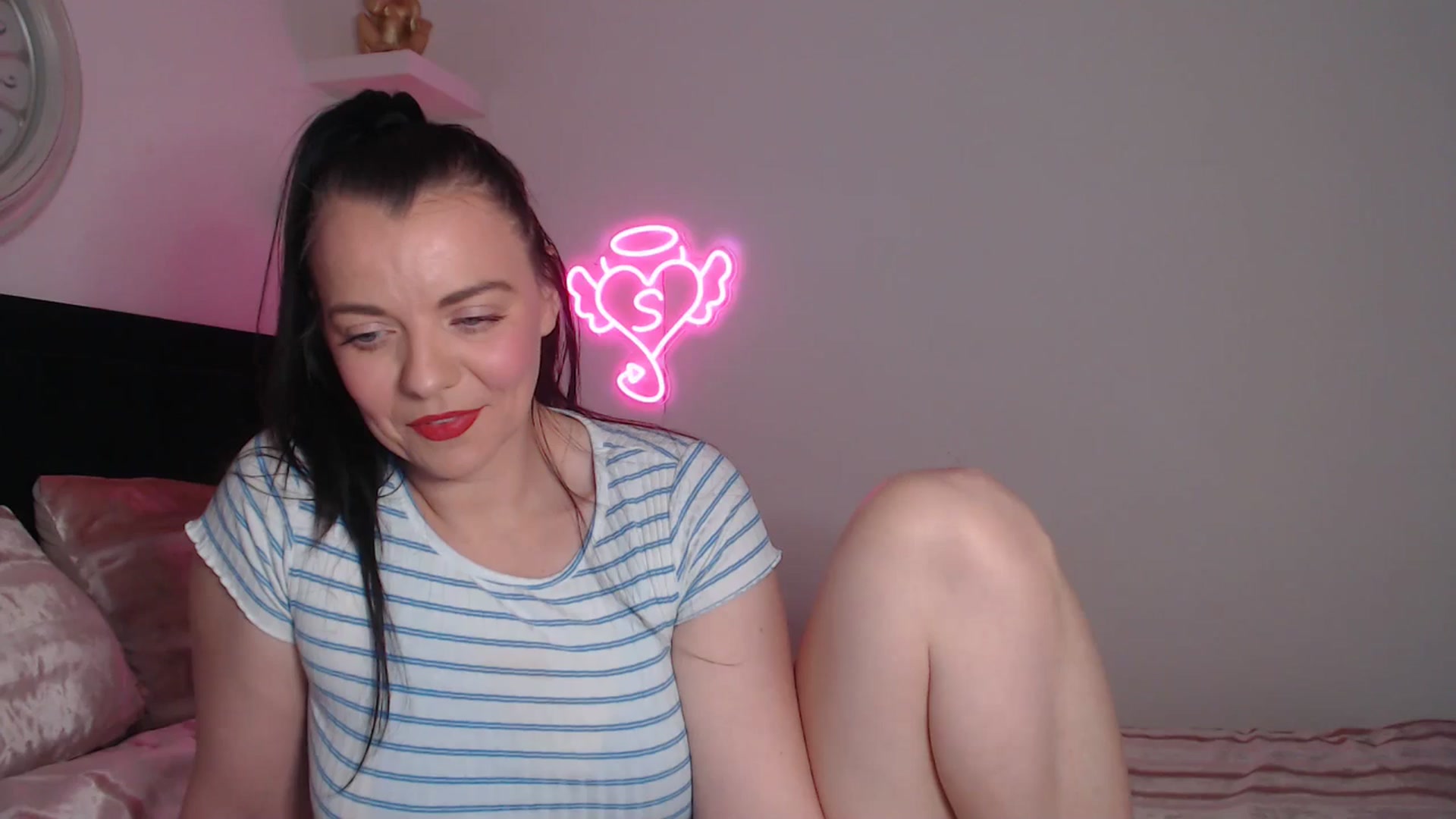 Gallery image thumbnail from innocentSamx's myfreecams stream on, 04/29/2026, 10:18 image 14 of 20