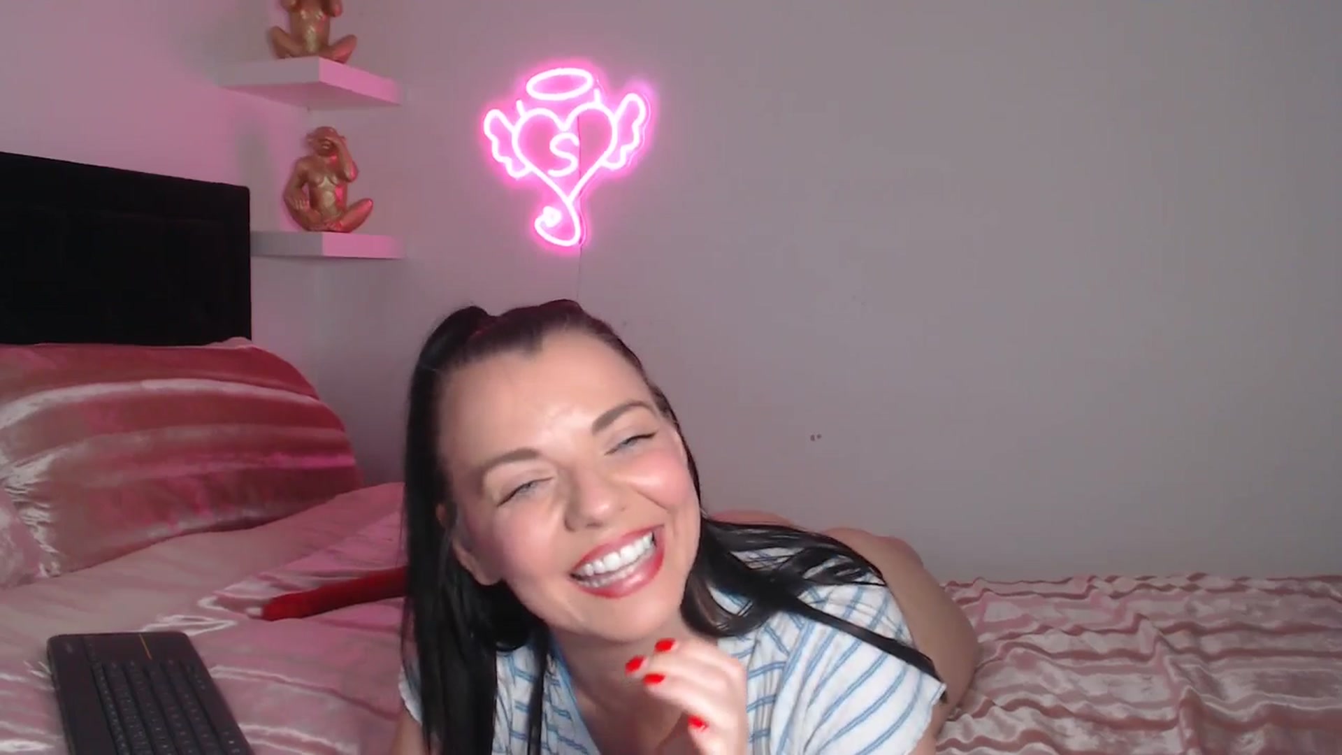 Gallery image thumbnail from innocentSamx's myfreecams stream on, 04/29/2026, 13:02 image 15 of 20