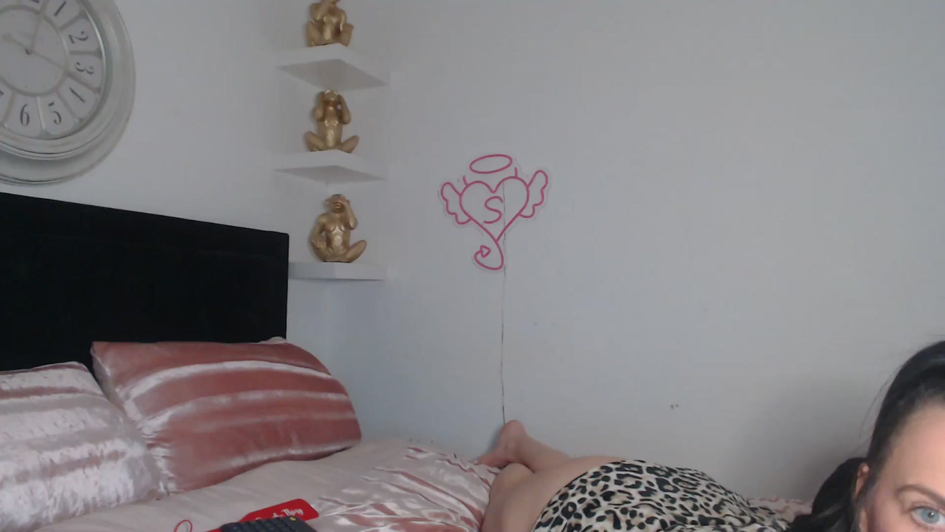 Gallery image thumbnail from innocentSamx's myfreecams stream on, 04/29/2026, 15:16 image 16 of 20
