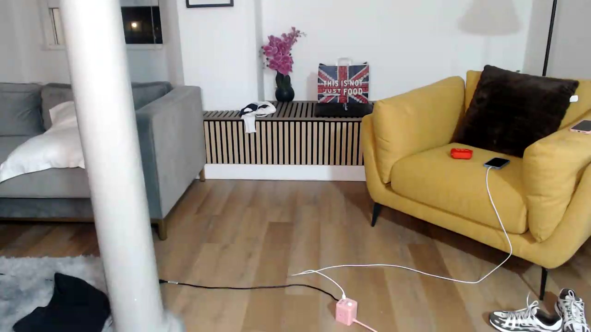 Gallery image thumbnail from innocentSamx's myfreecams stream on, 06/18/2026, 22:14 image 13 of 20