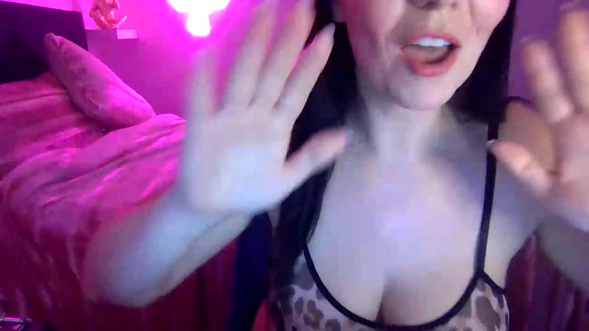 Gallery image thumbnail from innocentSamx's myfreecams stream on, 07/31/2026, 14:47 image 5 of 20