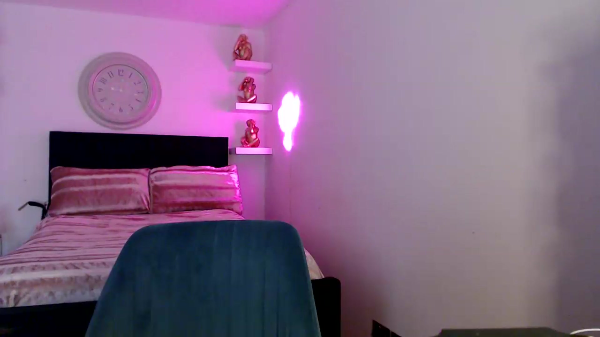 Gallery image thumbnail from innocentSamx's myfreecams stream on, 08/08/2026, 10:24 image 10 of 20