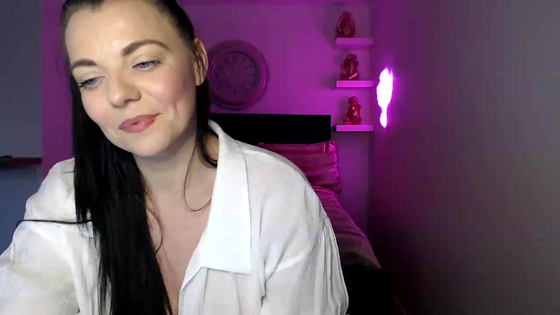 Gallery image thumbnail from innocentSamx's myfreecams stream on, 08/14/2026, 17:52 image 18 of 20