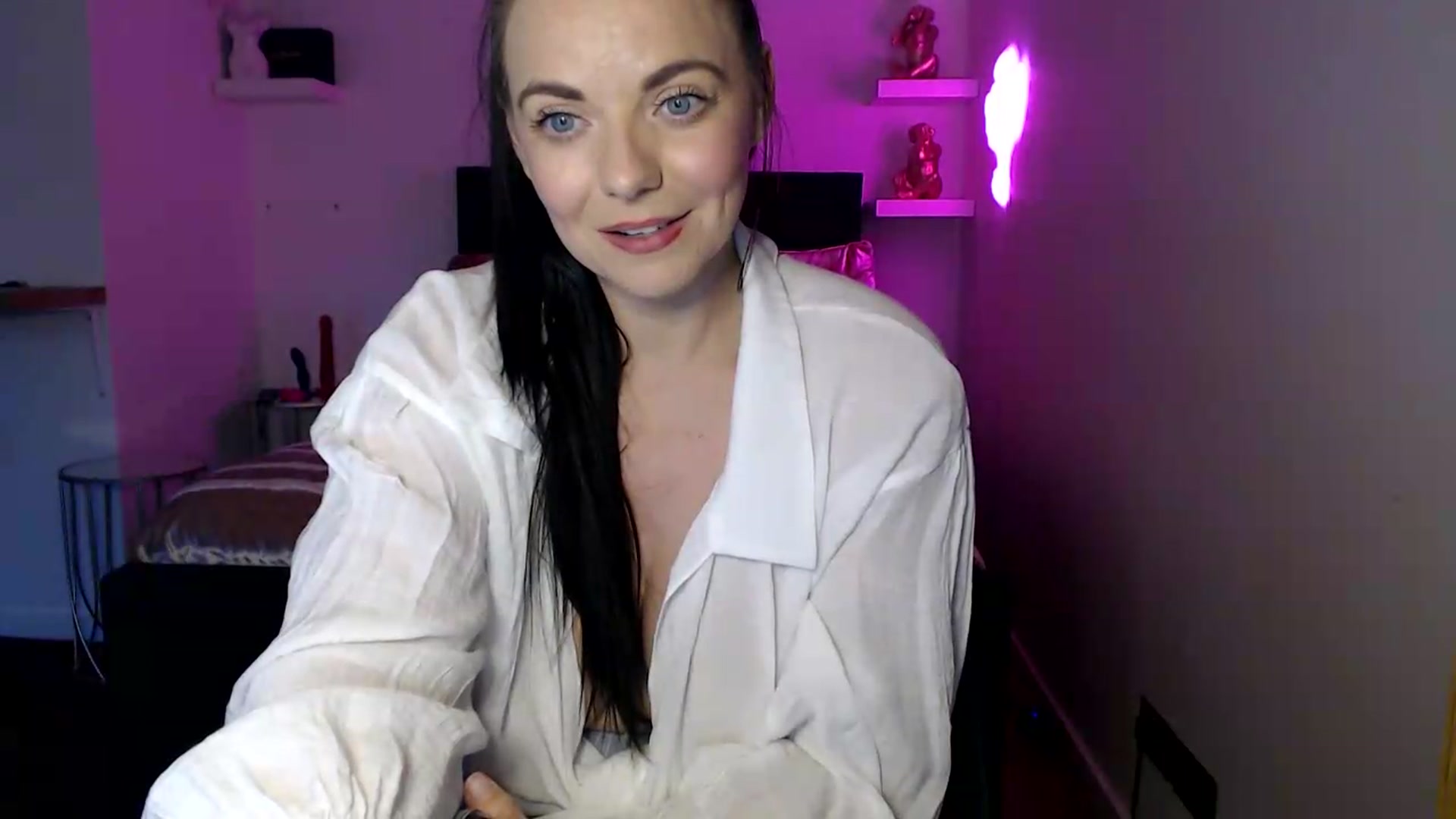 Gallery image thumbnail from innocentSamx's myfreecams stream on, 08/14/2026, 17:52 image 14 of 20