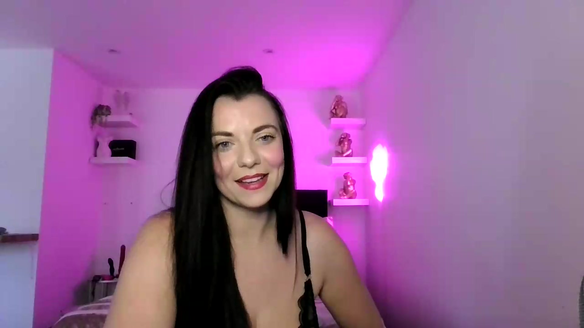 Gallery image thumbnail from innocentSamx's myfreecams stream on, 08/15/2026, 09:01 image 5 of 20