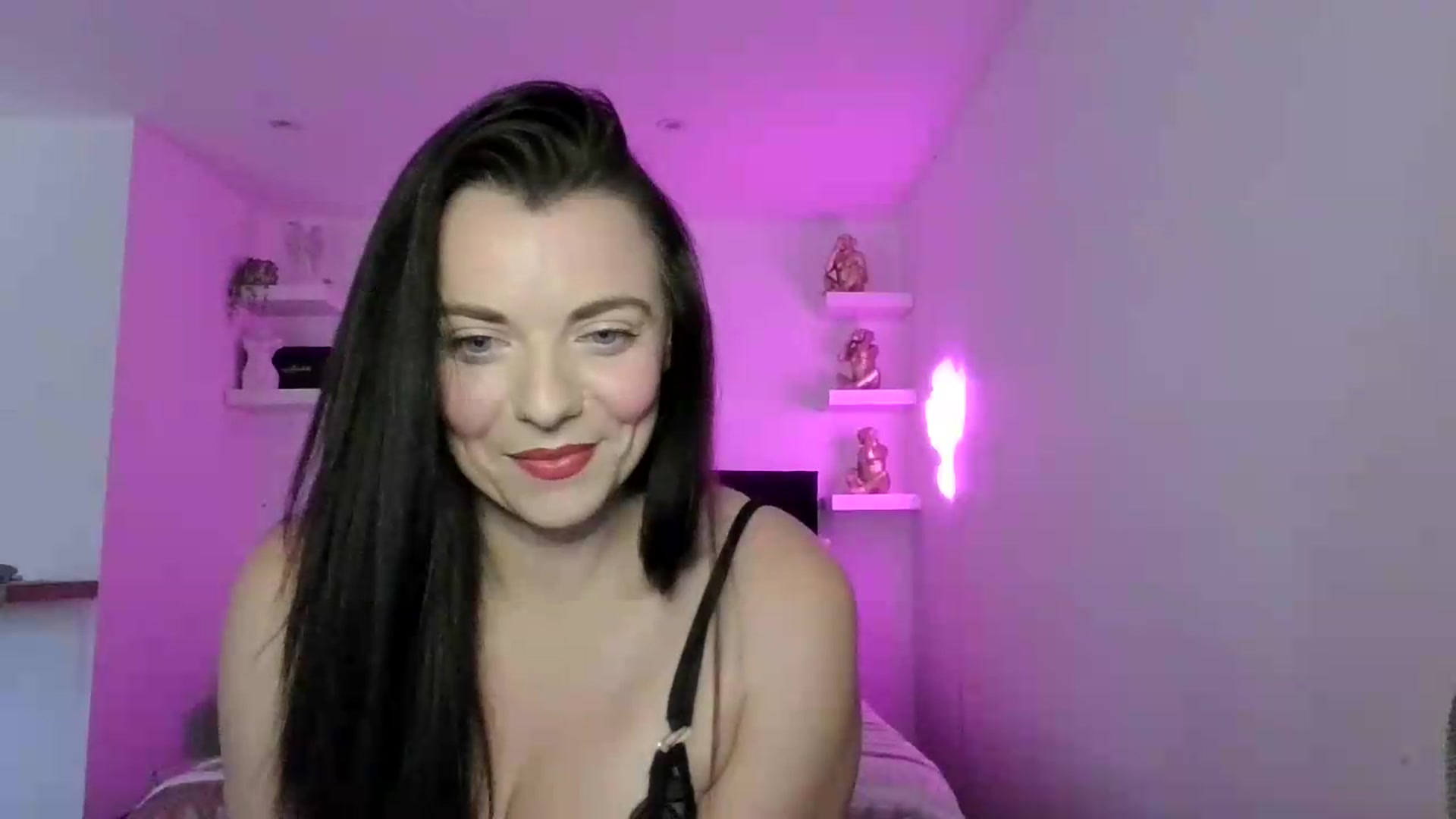 Gallery image thumbnail from innocentSamx's myfreecams stream on, 08/15/2026, 09:01 image 3 of 20