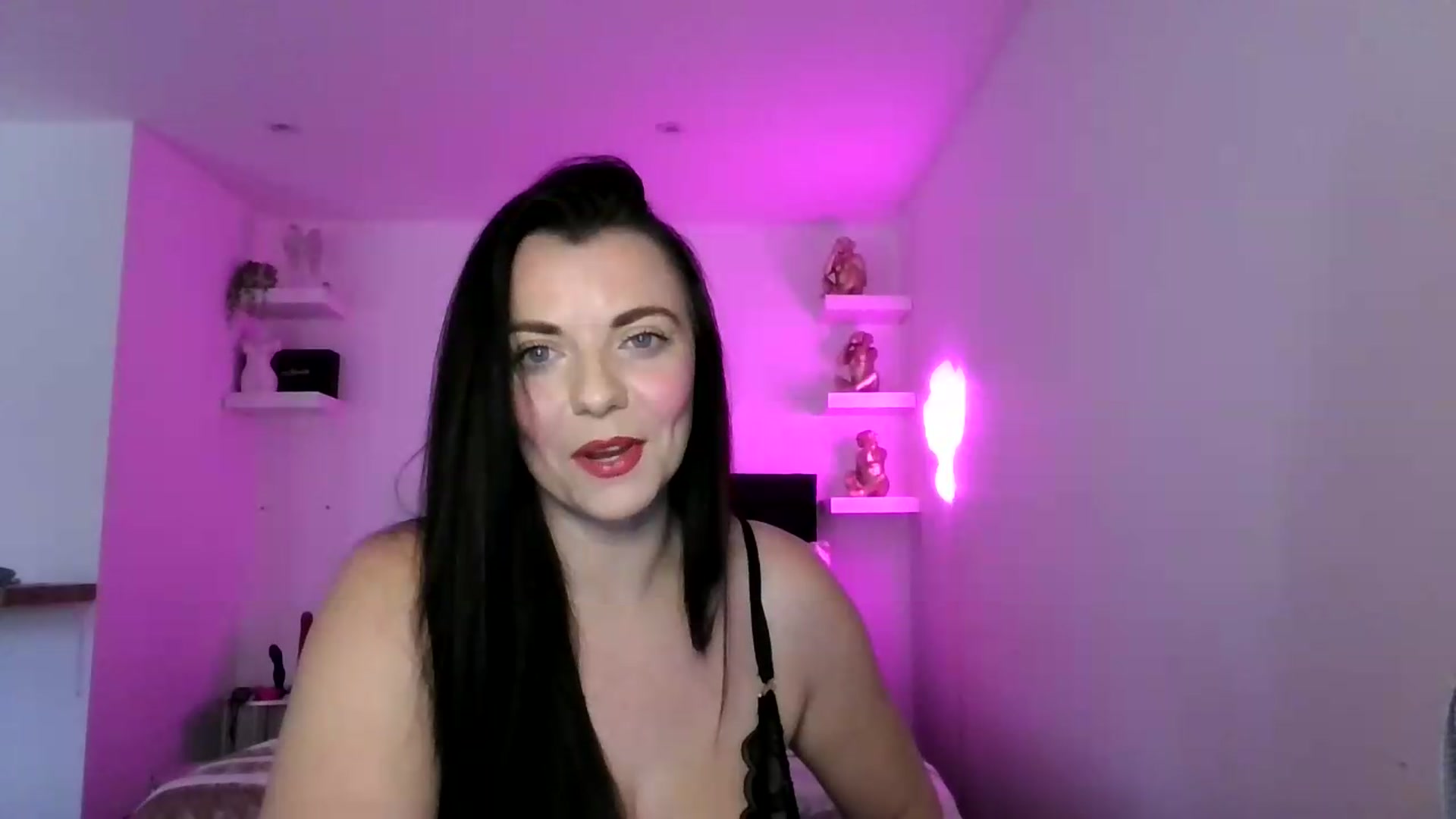 Gallery image thumbnail from innocentSamx's myfreecams stream on, 08/15/2026, 09:01 image 6 of 20