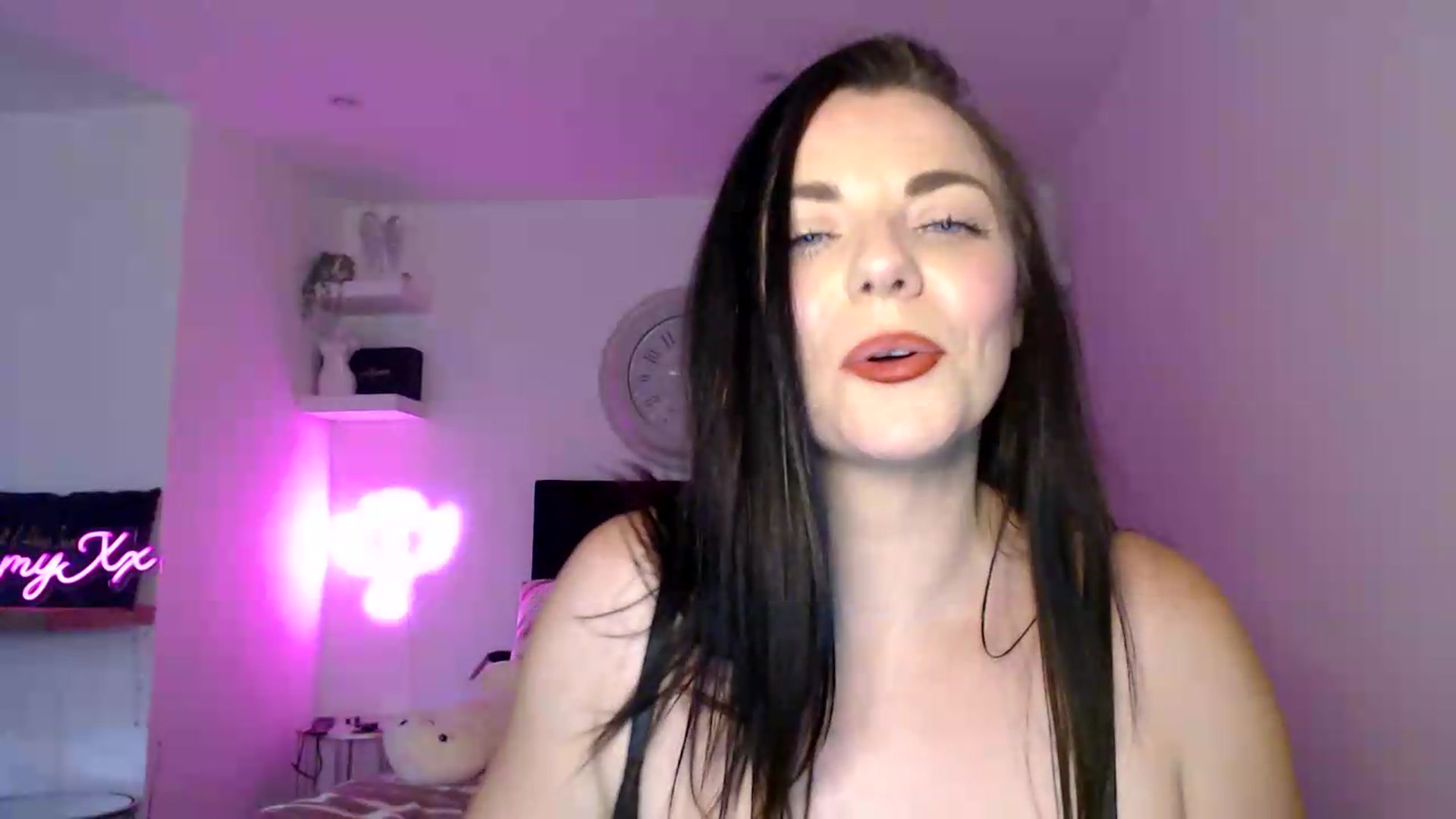 Gallery image thumbnail from innocentSamx's myfreecams stream on, 08/22/2026, 17:03 image 19 of 20