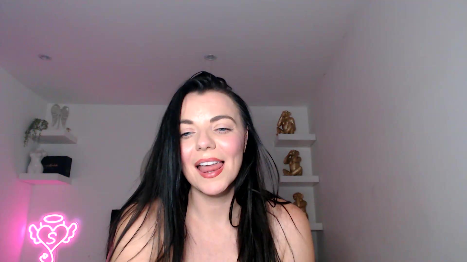 Gallery image thumbnail from innocentSamx's myfreecams stream on, 08/29/2026, 11:50 image 17 of 20