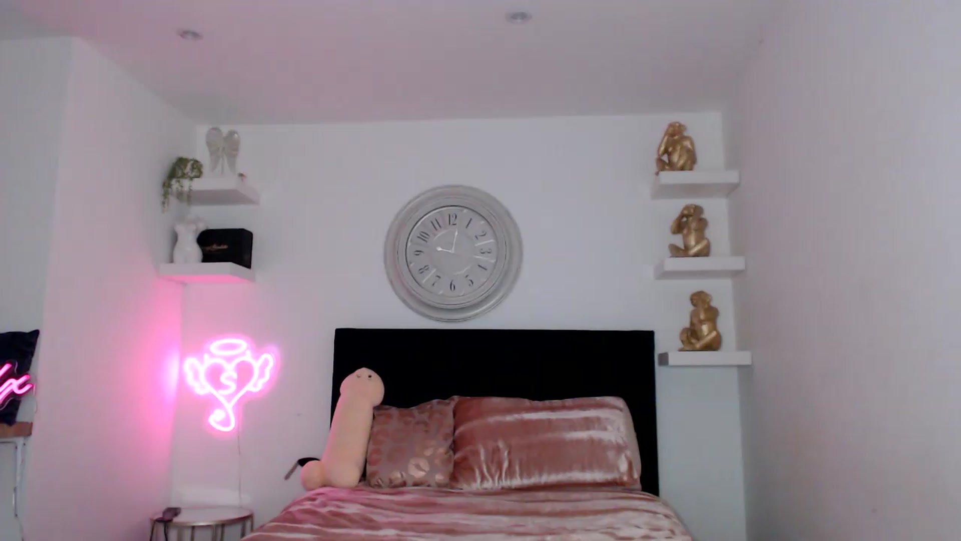 Gallery image thumbnail from innocentSamx's myfreecams stream on, 08/29/2026, 12:13 image 13 of 20