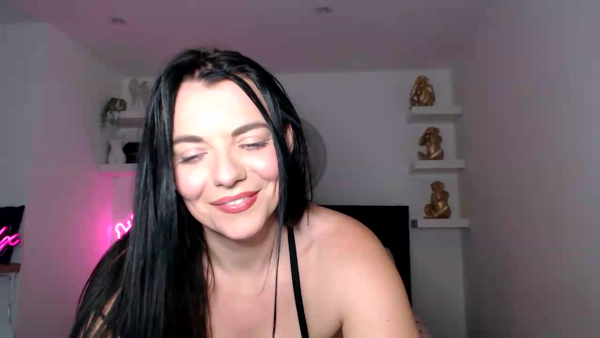 Gallery image thumbnail from innocentSamx's myfreecams stream on, 08/29/2026, 12:13 image 16 of 20