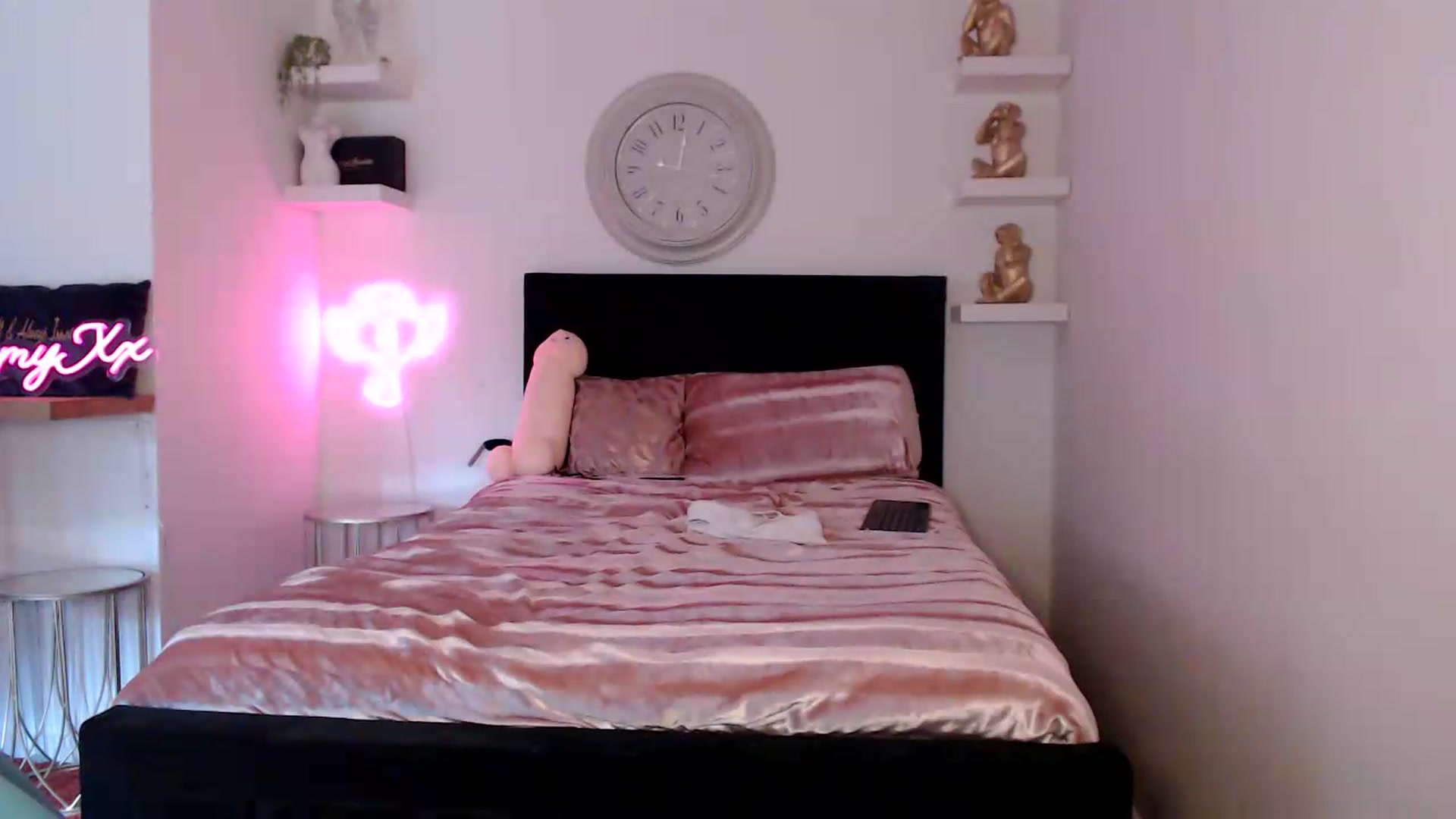 Gallery image thumbnail from innocentSamx's myfreecams stream on, 08/30/2026, 10:49 image 9 of 20