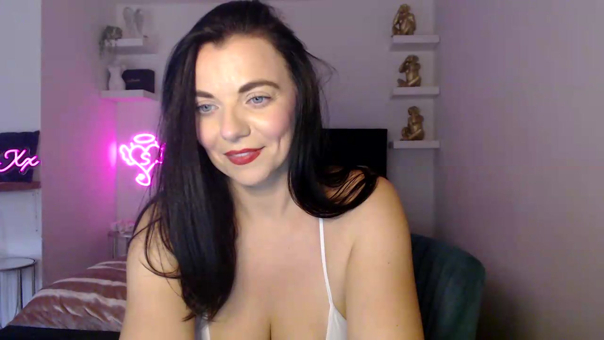 Gallery image thumbnail from innocentSamx's myfreecams stream on, 08/30/2026, 12:08 image 9 of 20