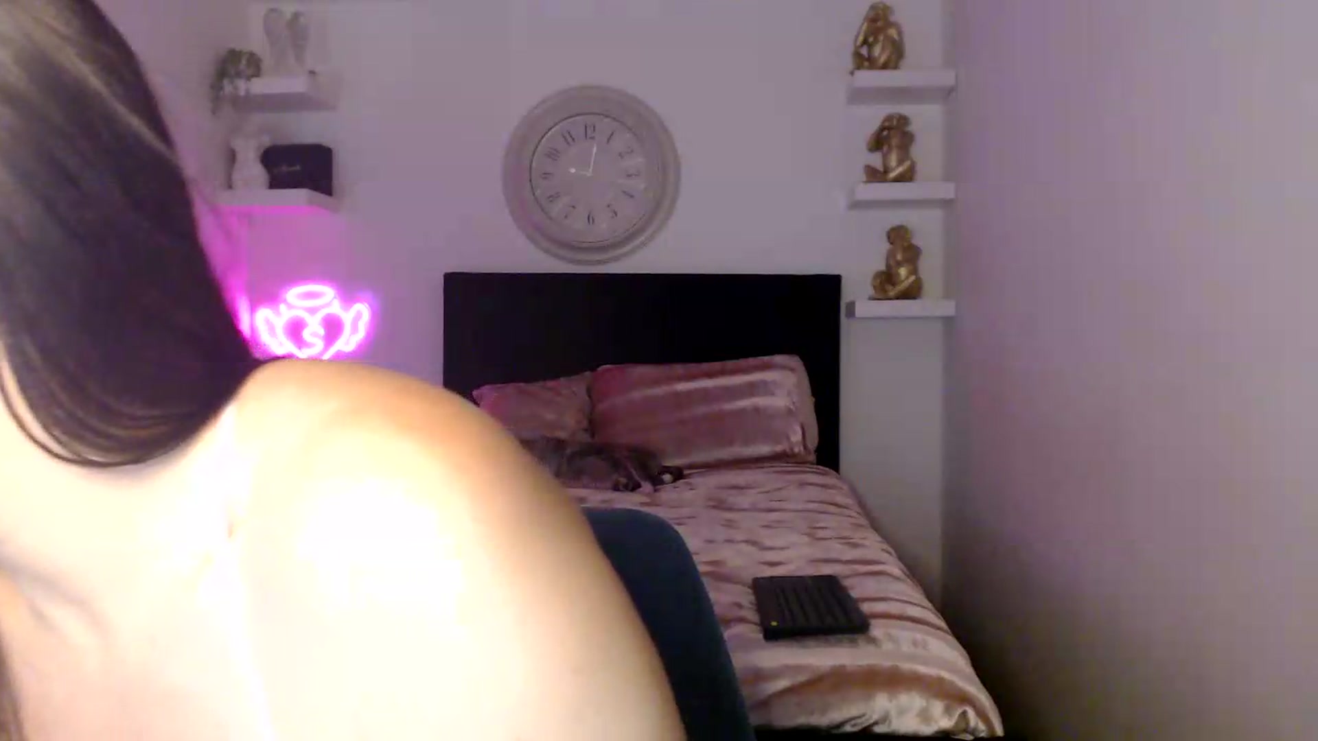 Gallery image thumbnail from innocentSamx's myfreecams stream on, 08/30/2026, 12:08 image 16 of 20