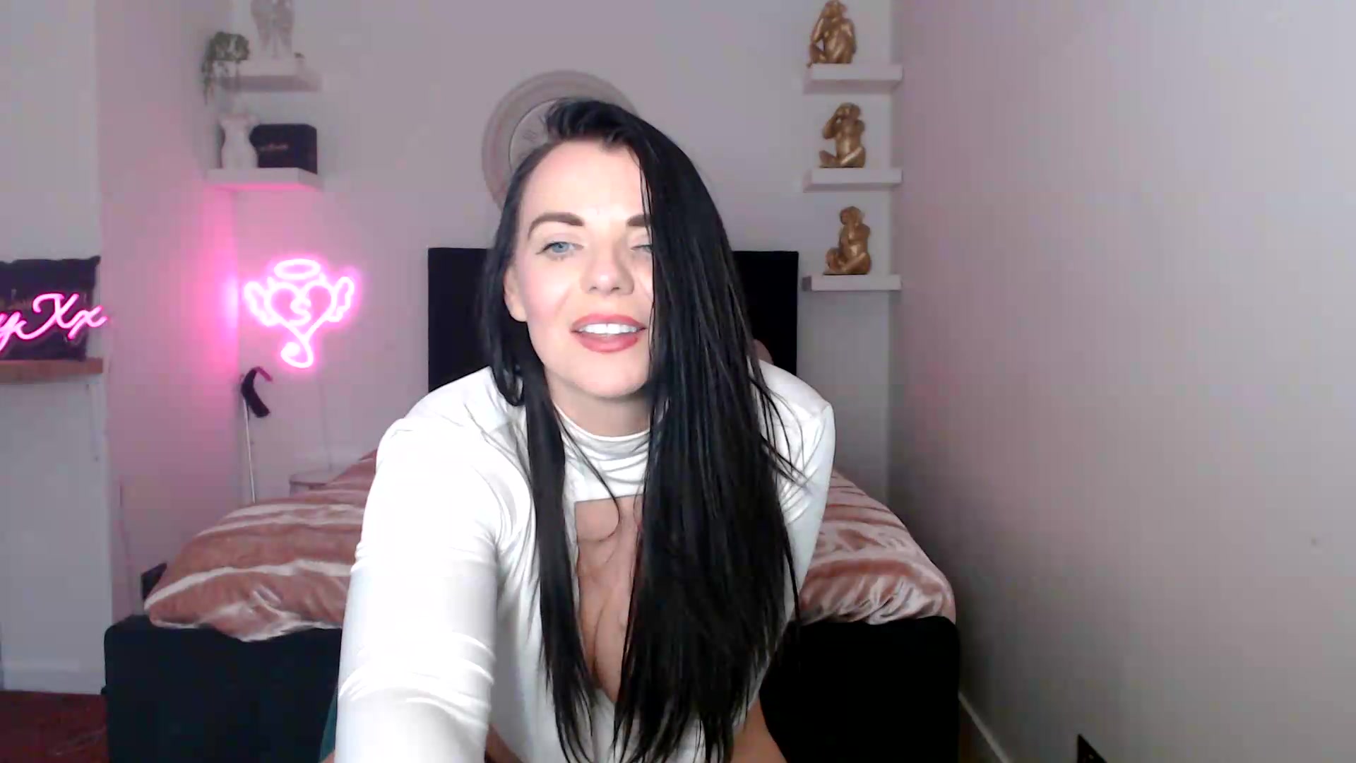 Gallery image thumbnail from innocentSamx's myfreecams stream on, 09/05/2026, 17:17 image 12 of 20
