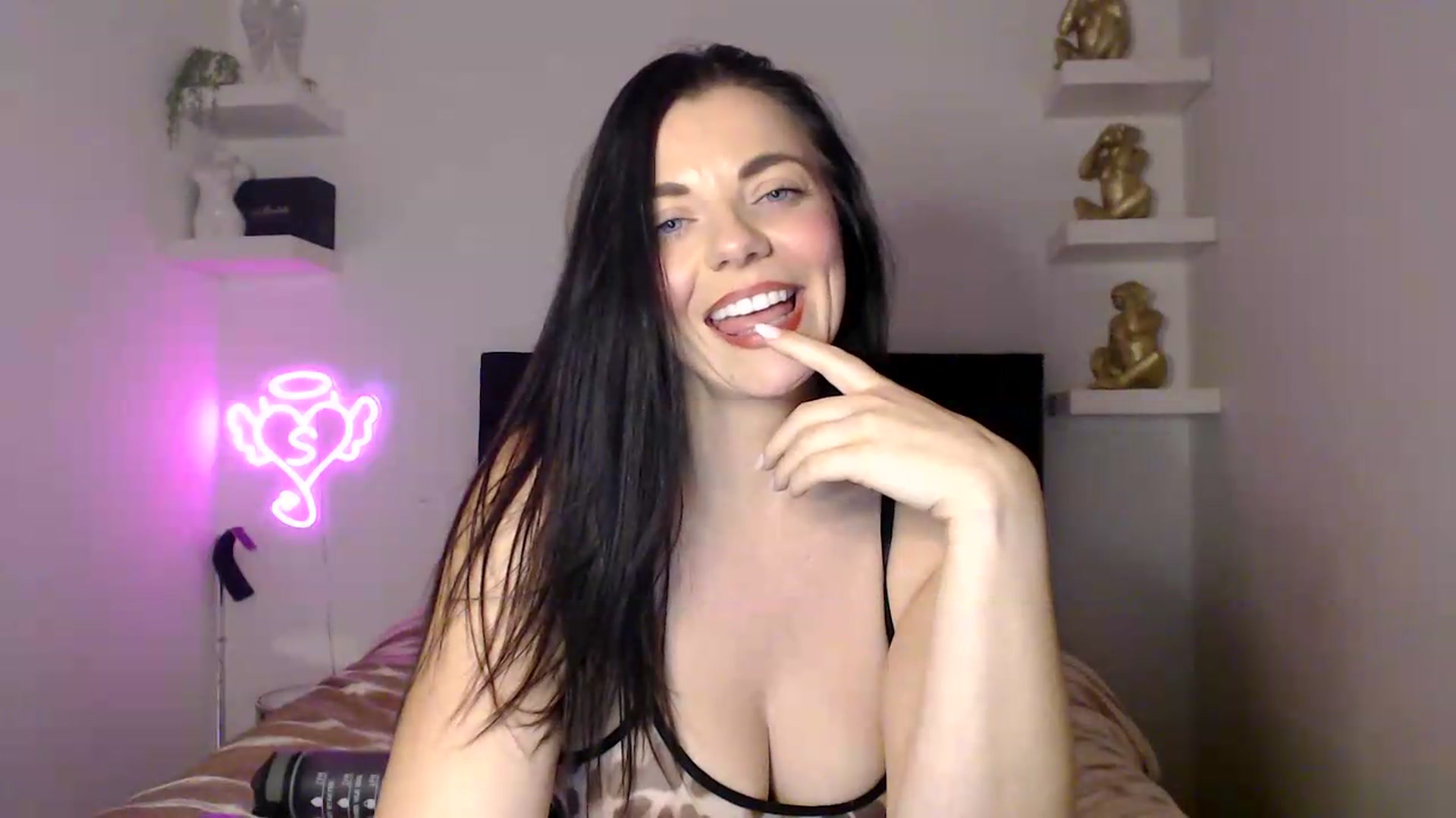 Gallery image thumbnail from innocentSamx's myfreecams stream on, 09/13/2026, 14:40 image 15 of 20