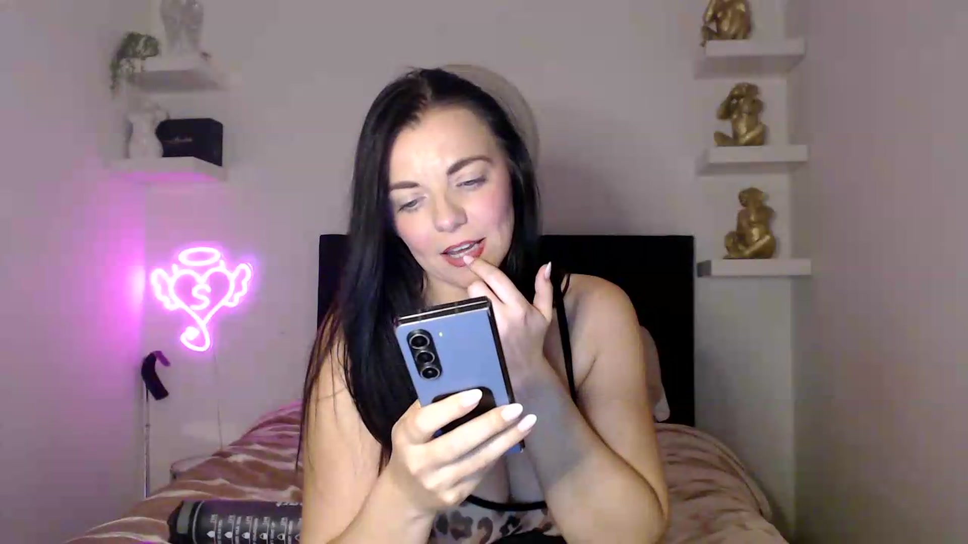 Gallery image thumbnail from innocentSamx's myfreecams stream on, 09/13/2026, 14:40 image 16 of 20