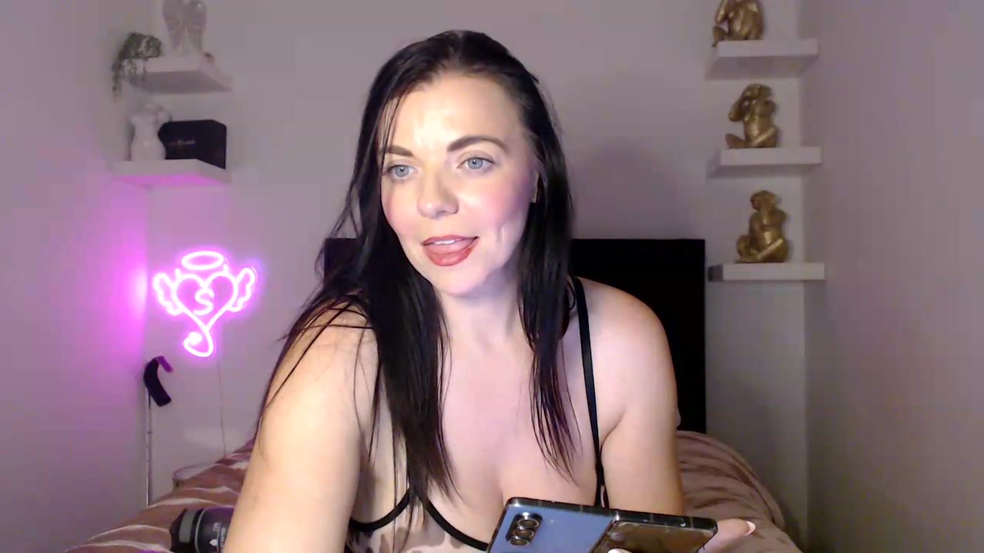 Gallery image thumbnail from innocentSamx's myfreecams stream on, 09/13/2026, 14:40 image 18 of 20
