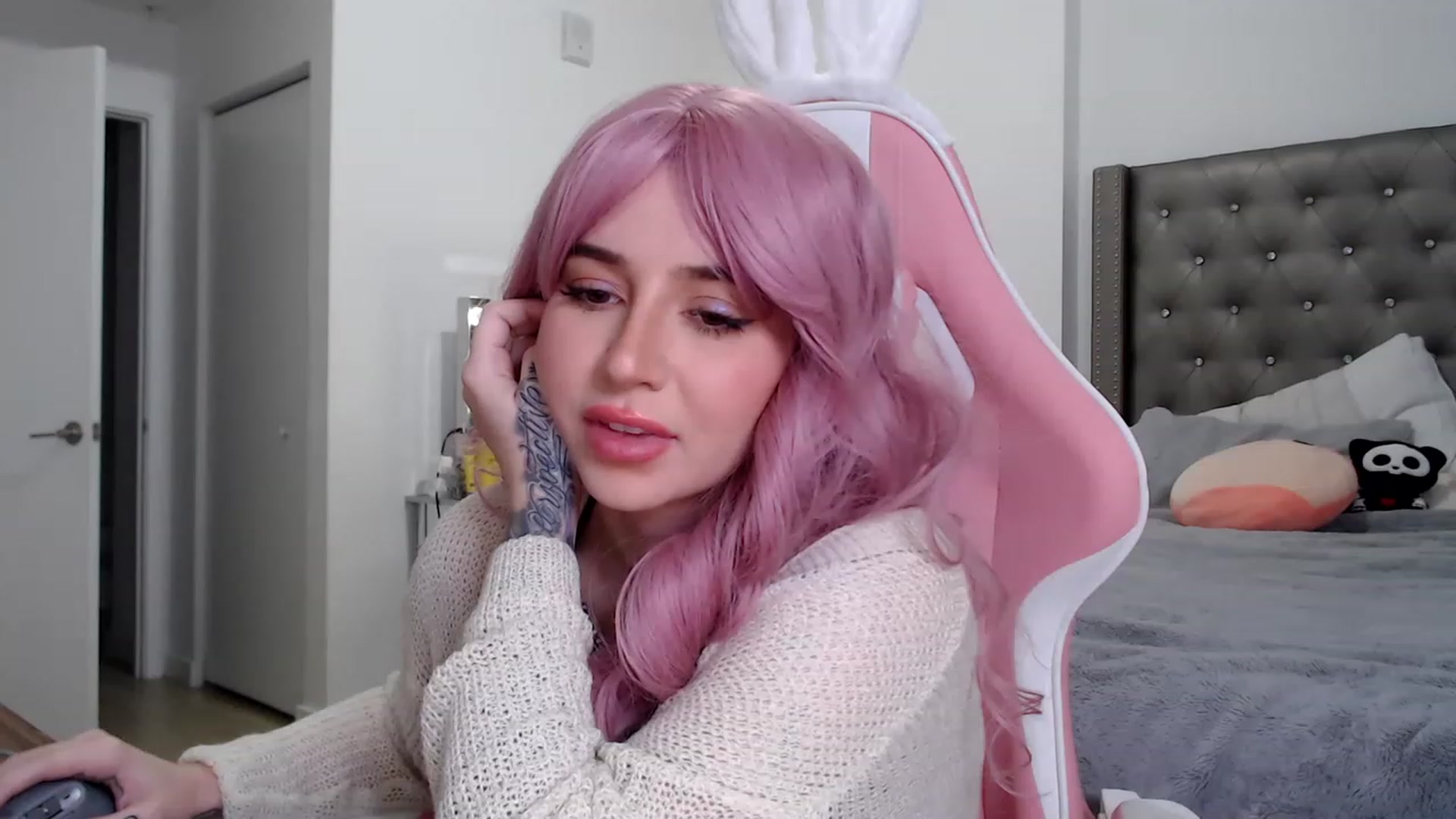 Gallery image thumbnail from iplayhardbabe's myfreecams stream on, 06/25/2023, 07:33 image 10 of 20