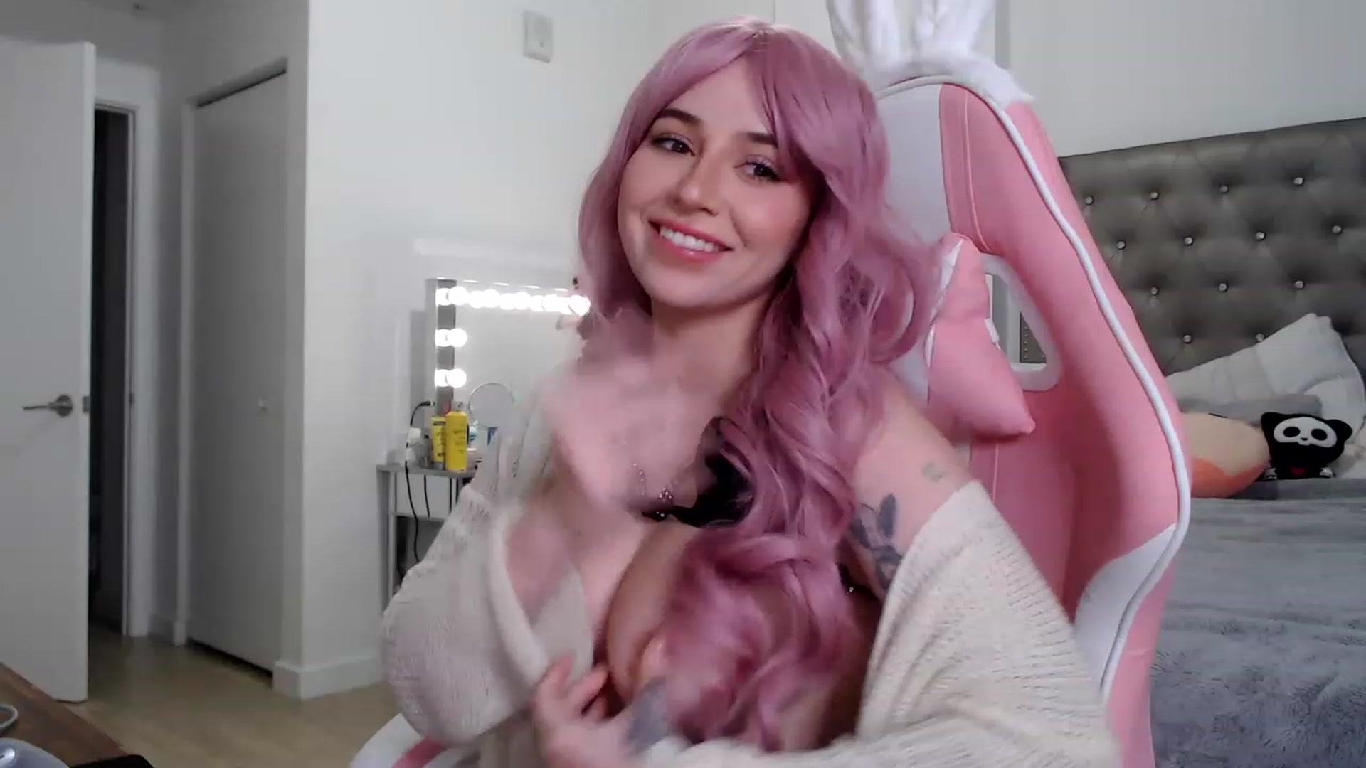 Gallery image thumbnail from iplayhardbabe's myfreecams stream on, 06/25/2023, 07:33 image 13 of 20