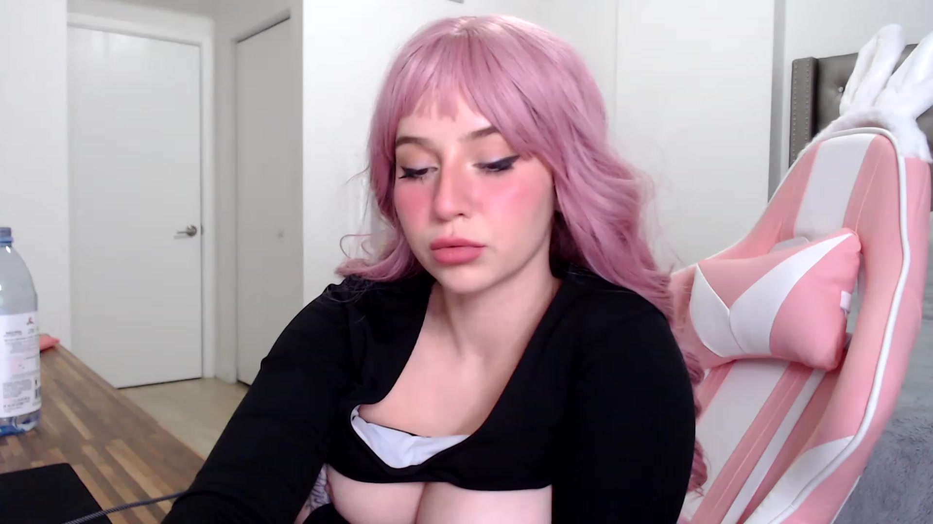 Gallery image thumbnail from iplayhardbabe's myfreecams stream on, 06/27/2023, 03:01 image 16 of 20
