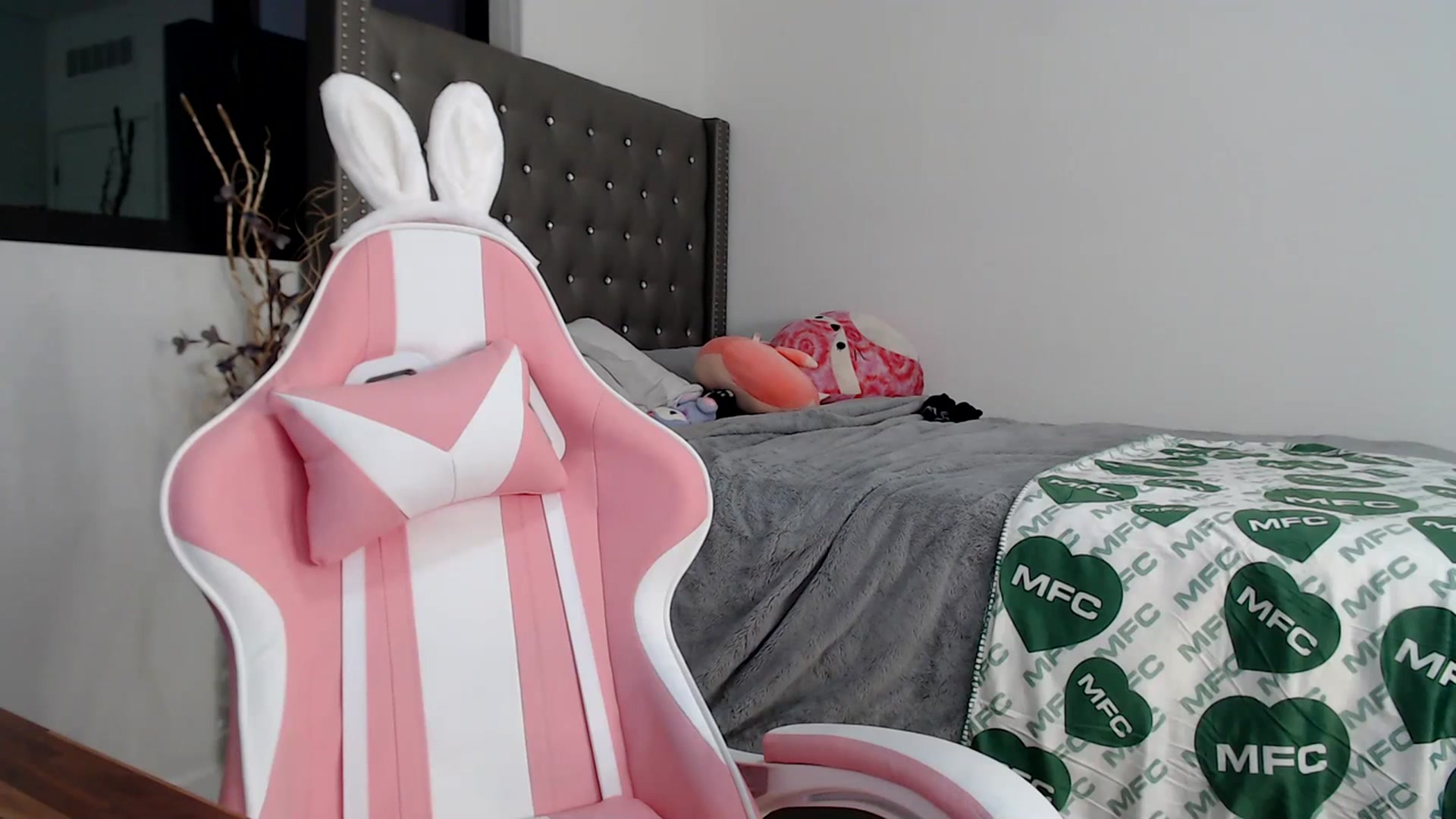 Gallery image thumbnail from iplayhardbabe's myfreecams stream on, 07/17/2023, 10:10 image 18 of 20
