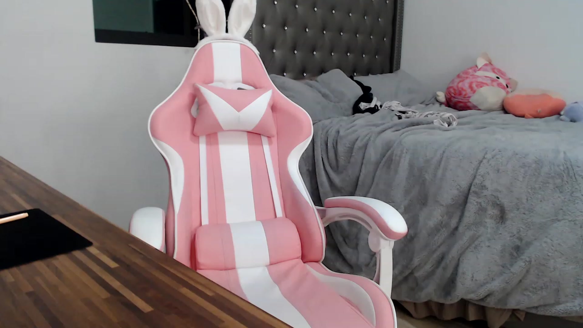 Gallery image thumbnail from iplayhardbabe's myfreecams stream on, 07/27/2023, 07:21 image 1 of 20