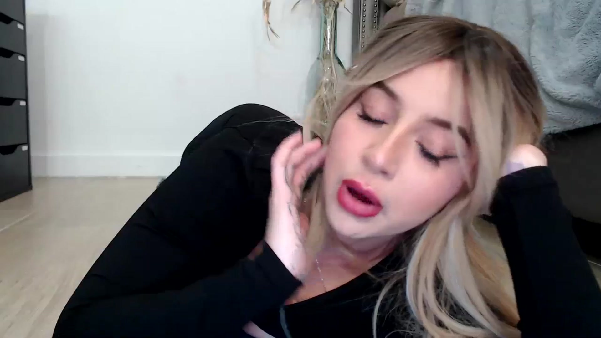 Gallery image thumbnail from iplayhardbabe's myfreecams stream on, 08/03/2023, 03:02 image 3 of 20