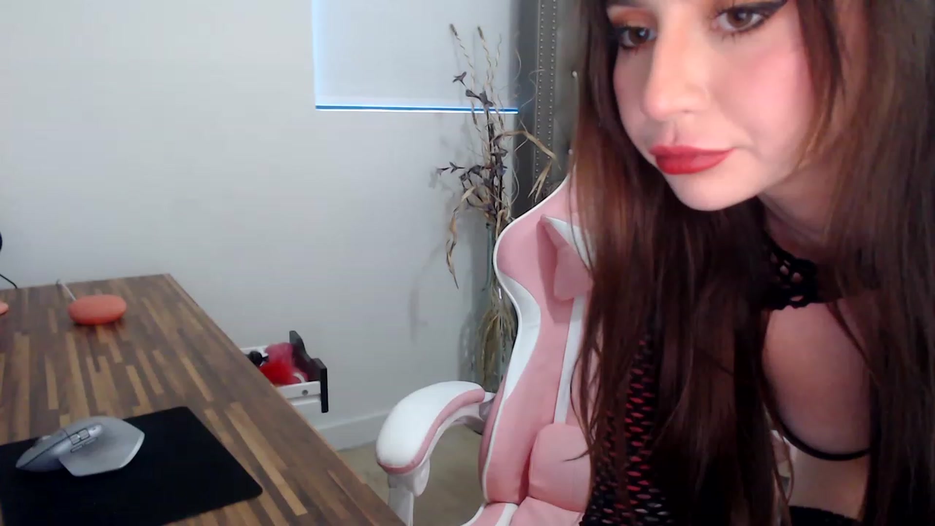 Gallery image thumbnail from iplayhardbabe's myfreecams stream on, 08/10/2023, 24:02 image 2 of 20