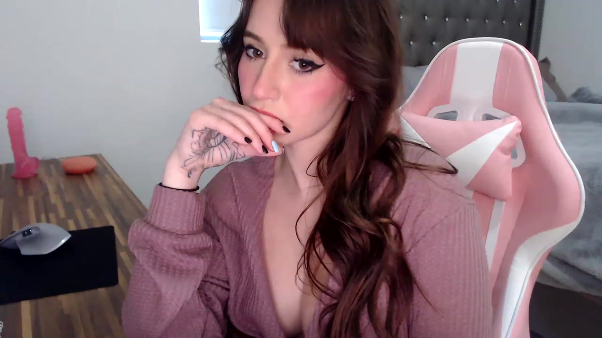 Gallery image thumbnail from iplayhardbabe's myfreecams stream on, 08/16/2023, 22:46 image 4 of 20