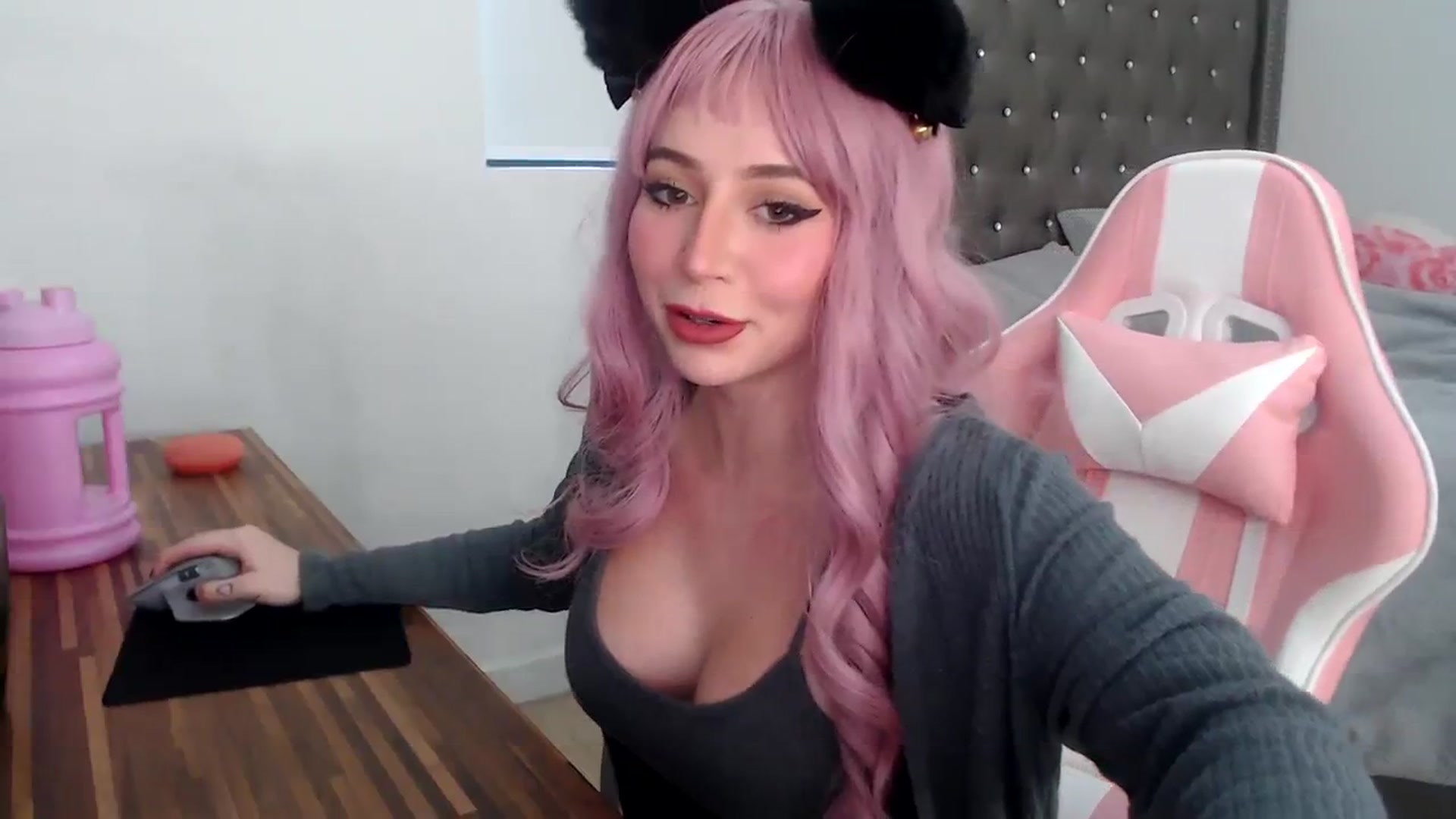 Gallery image thumbnail from iplayhardbabe's myfreecams stream on, 08/17/2023, 23:44 image 9 of 20