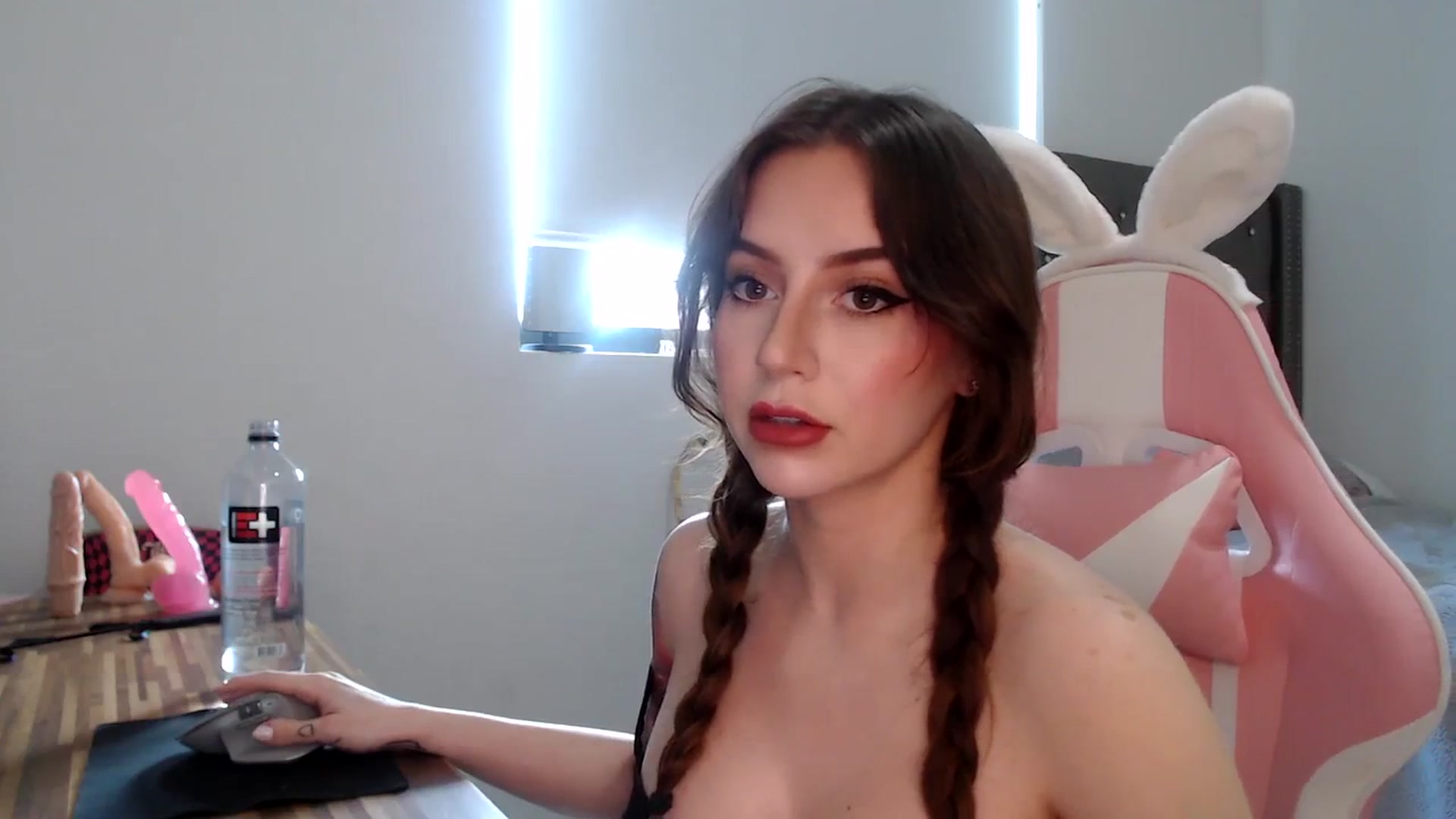 Gallery image thumbnail from iplayhardbabe's myfreecams stream on, 11/28/2023, 17:08 image 15 of 20