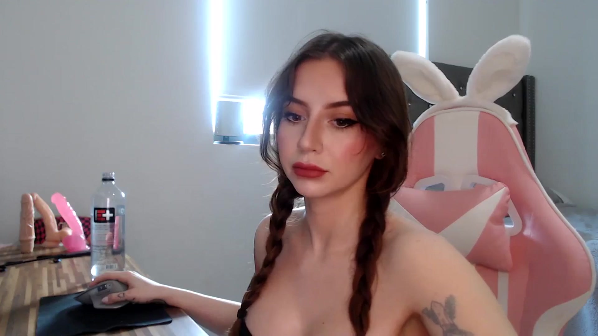 Gallery image thumbnail from iplayhardbabe's myfreecams stream on, 11/28/2023, 17:08 image 5 of 20