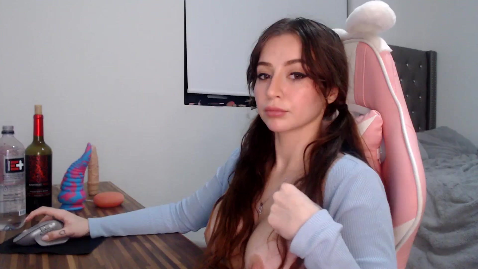 Gallery image thumbnail from iplayhardbabe's myfreecams stream on, 12/10/2023, 24:35 image 19 of 20