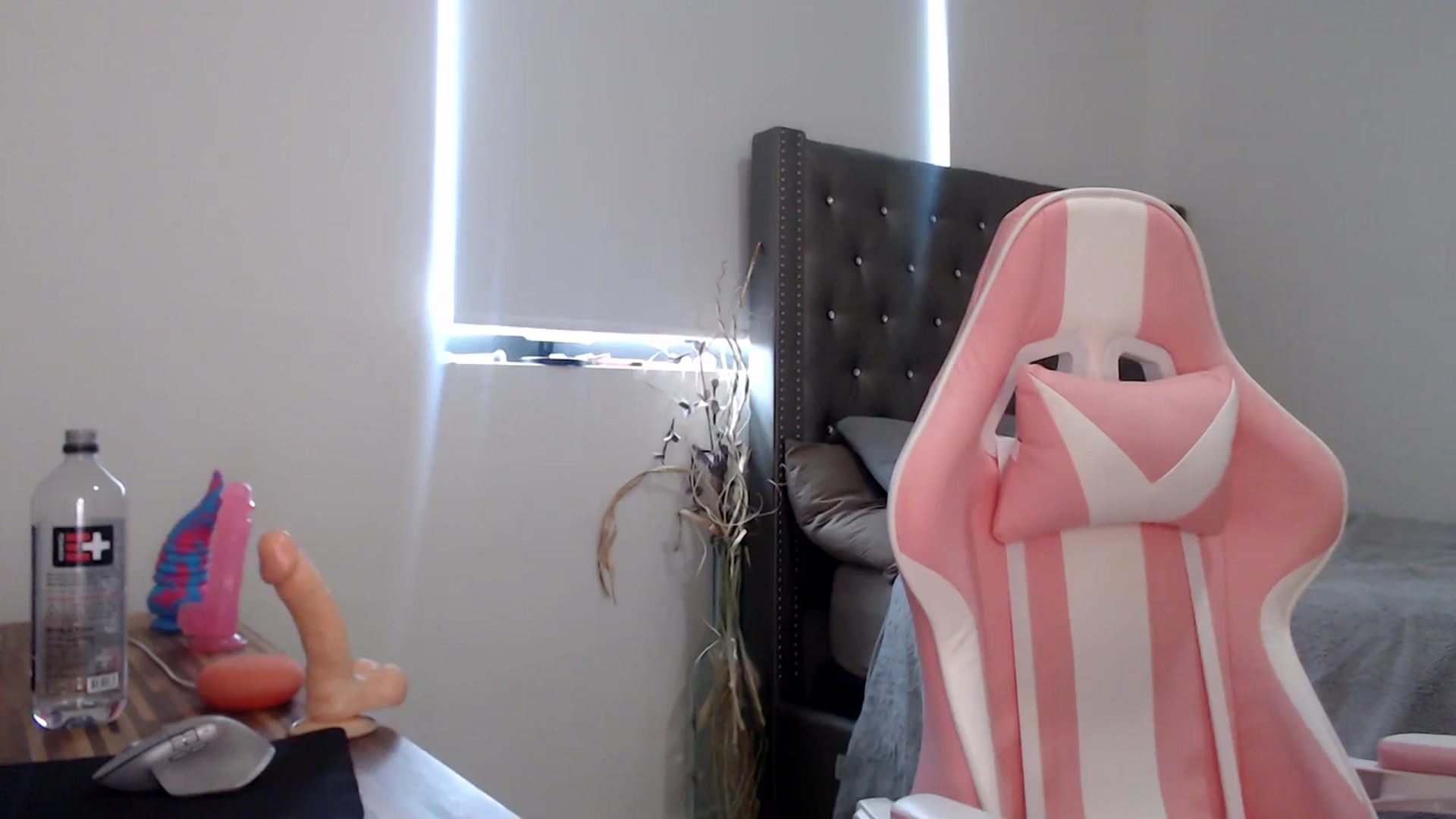 Gallery image thumbnail from iplayhardbabe's myfreecams stream on, 12/20/2023, 20:35 image 19 of 20