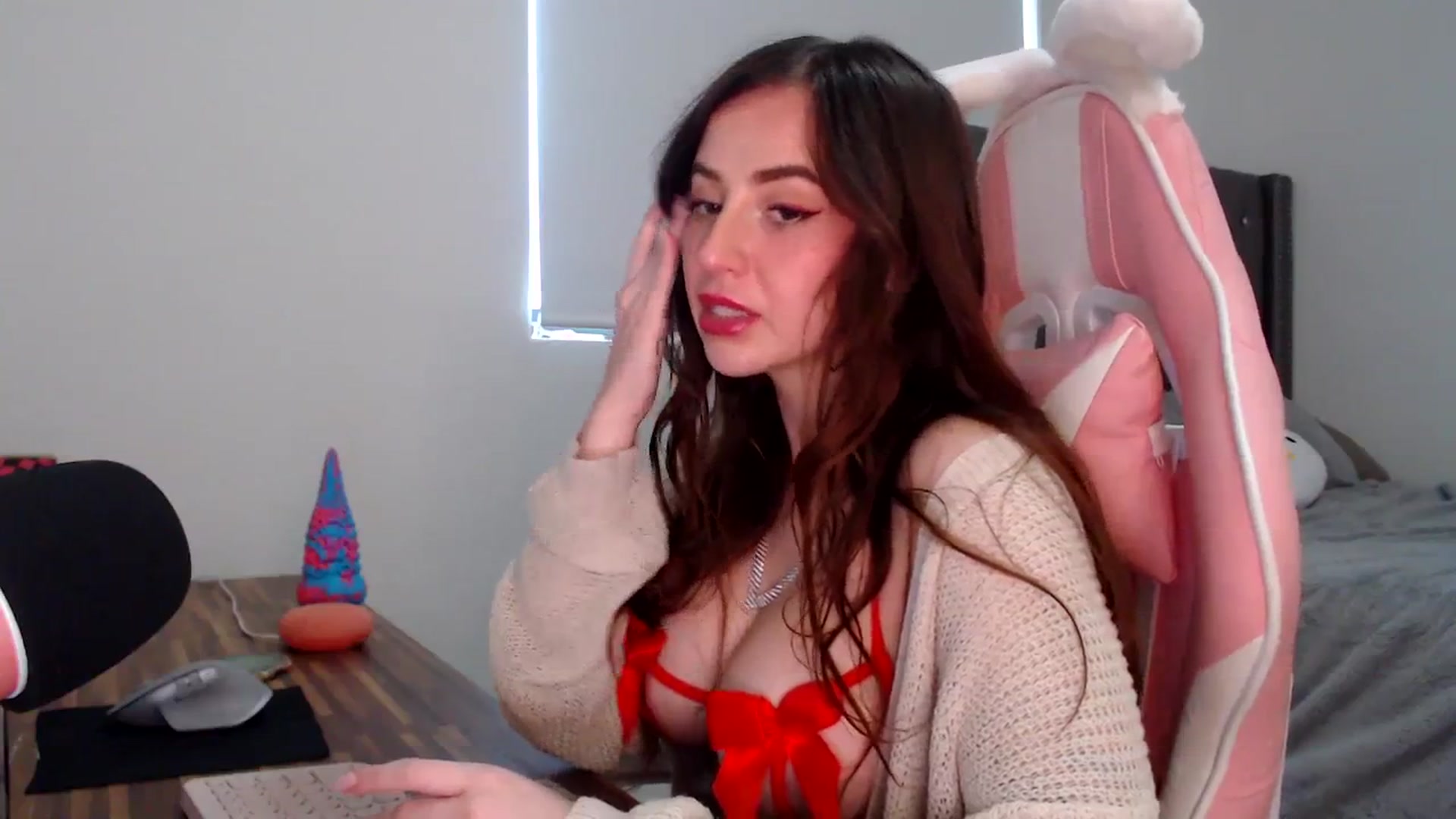 Gallery image thumbnail from iplayhardbabe's myfreecams stream on, 12/25/2023, 21:18 image 16 of 20