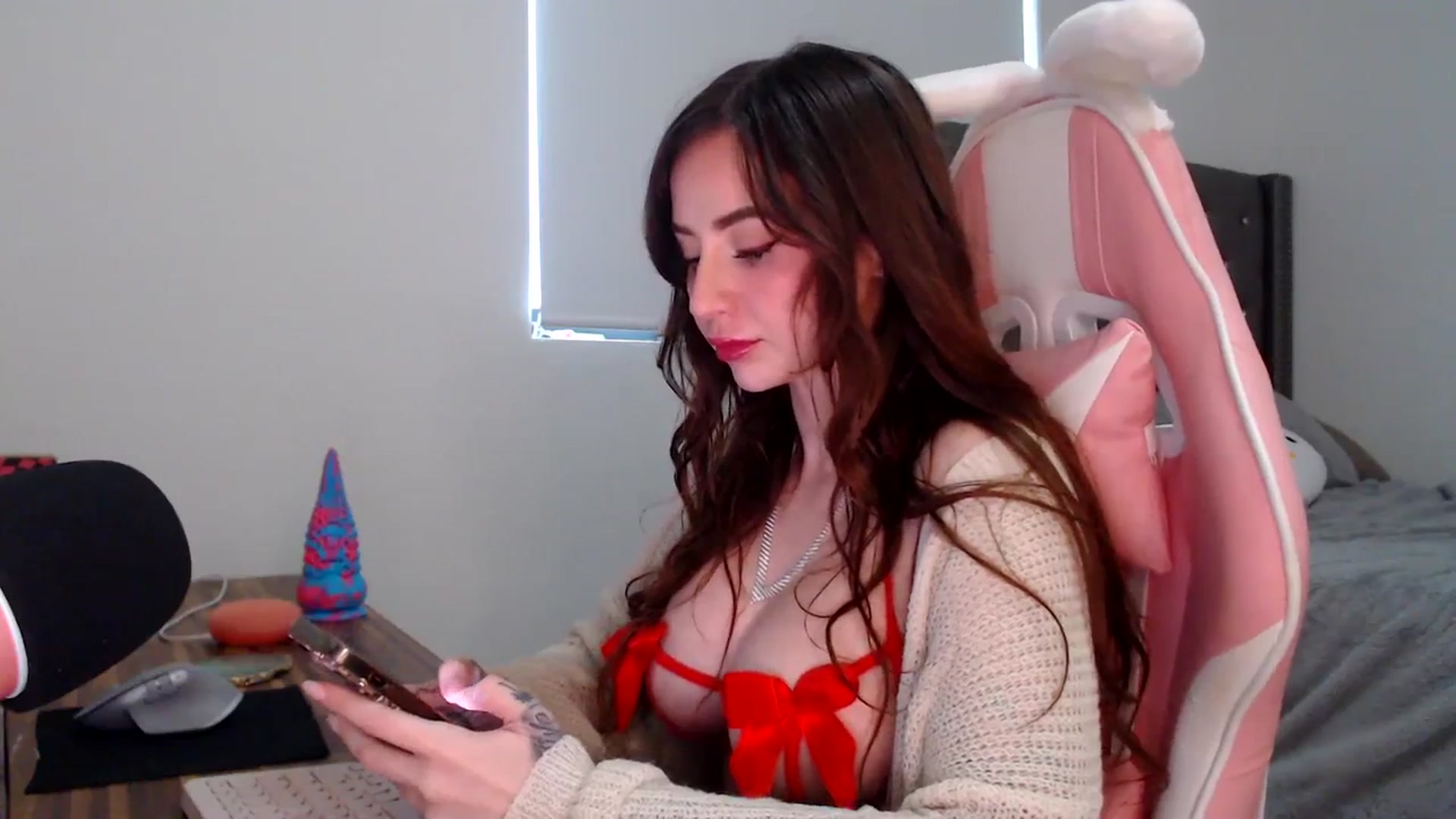 Gallery image thumbnail from iplayhardbabe's myfreecams stream on, 12/25/2023, 21:18 image 10 of 20